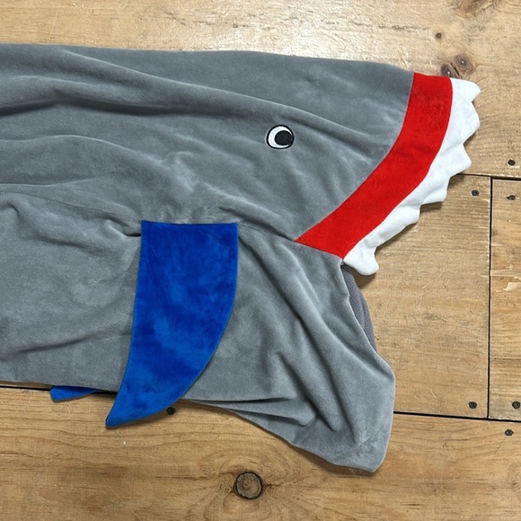 Soft & Cute - 3D Shark Tail Polyester Sofa Beach Blanket Kids Sleeping Bag Jaws - Picture 5 of 5